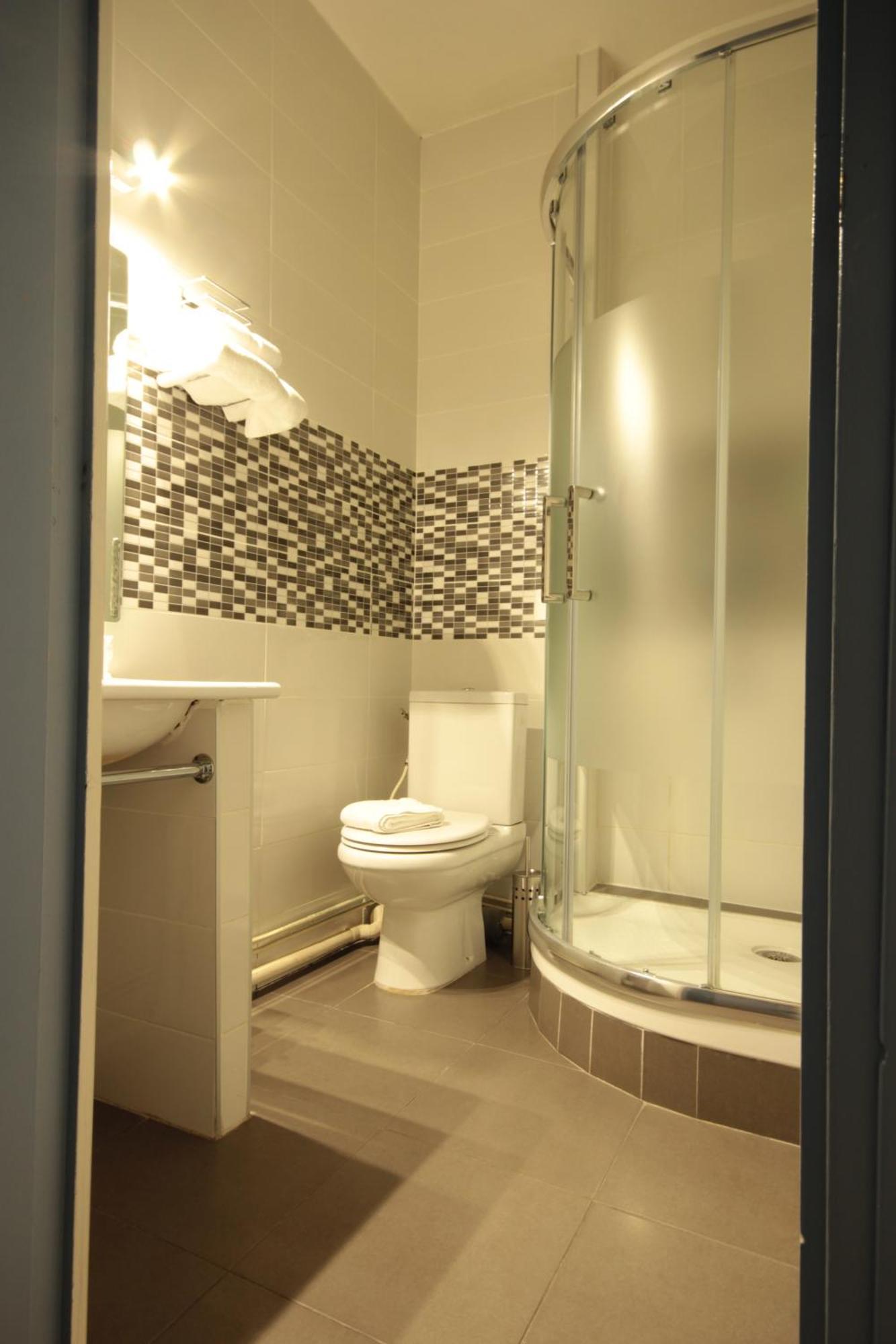 Des Arts Hotel 2*