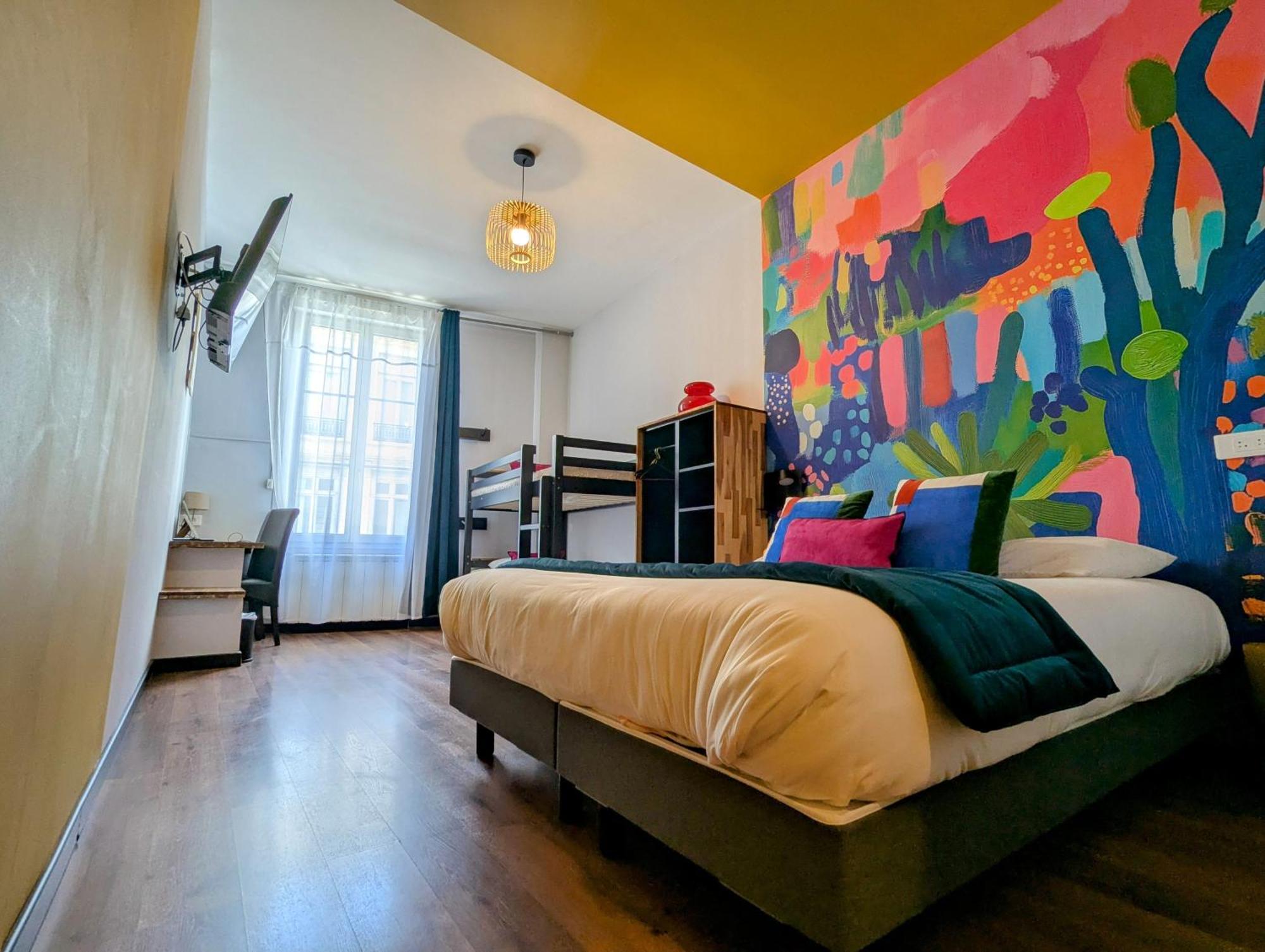Des Arts Hotel 2*