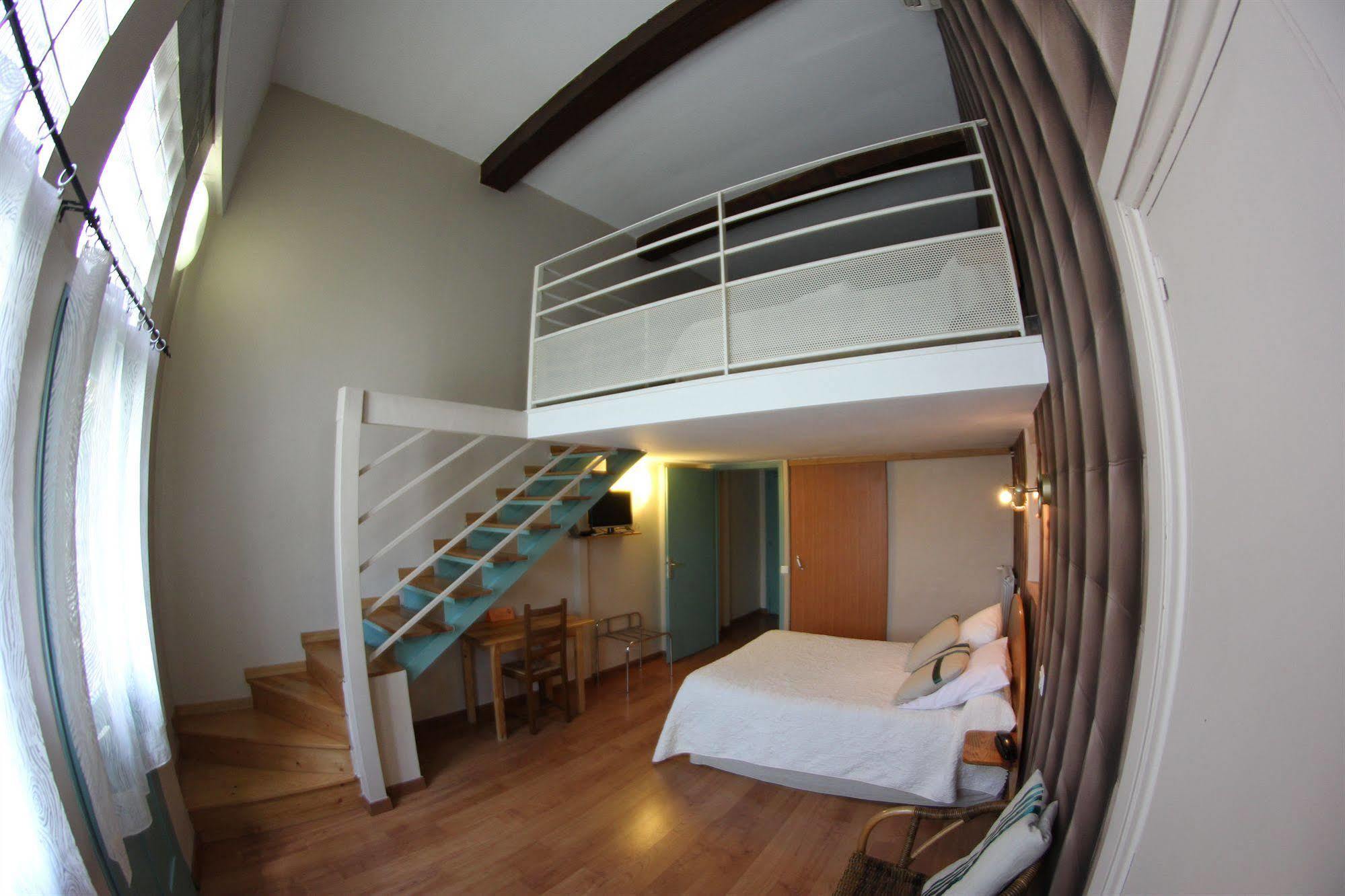 Des Arts Hotel