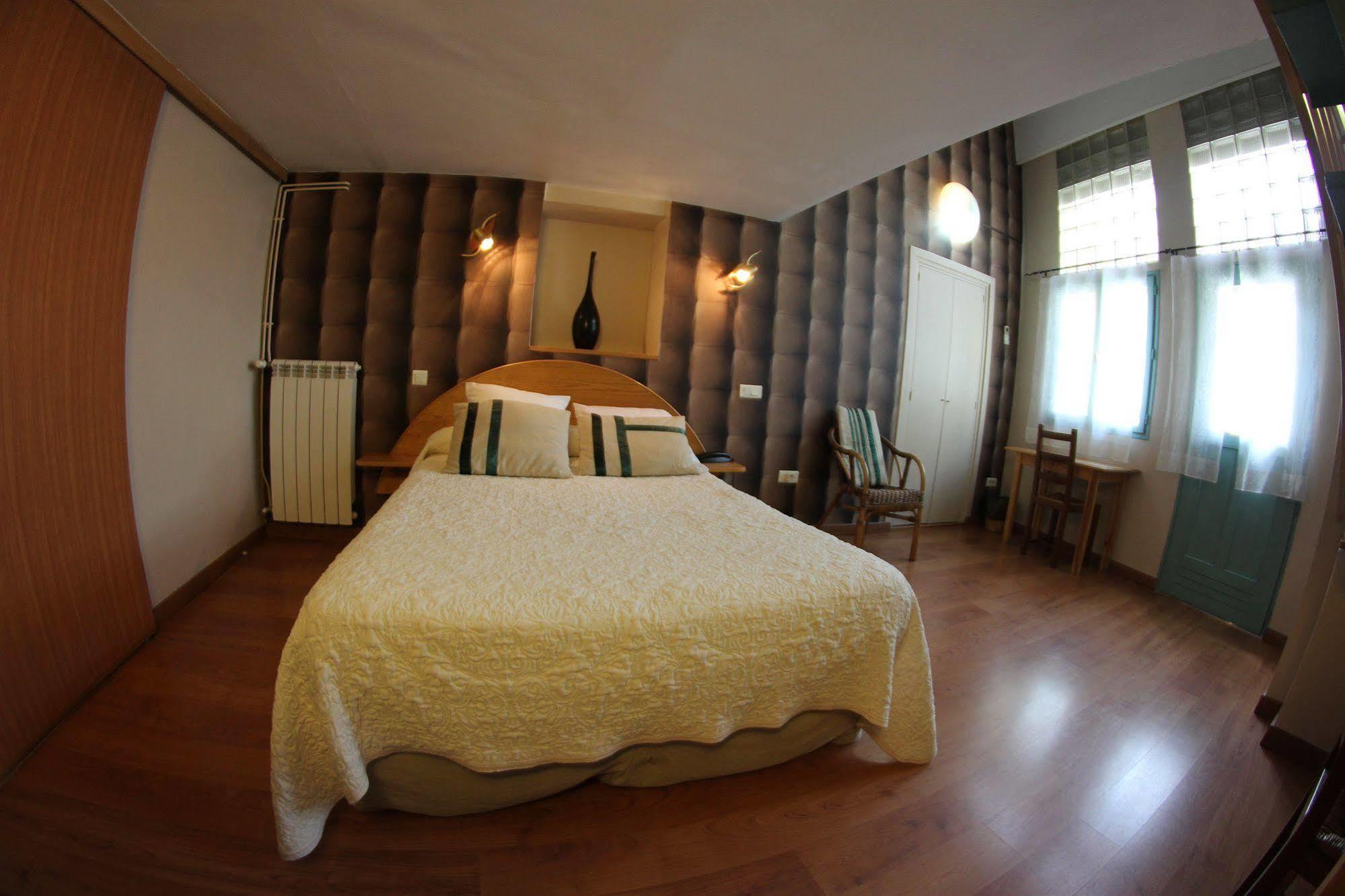 Des Arts Hotel 2*